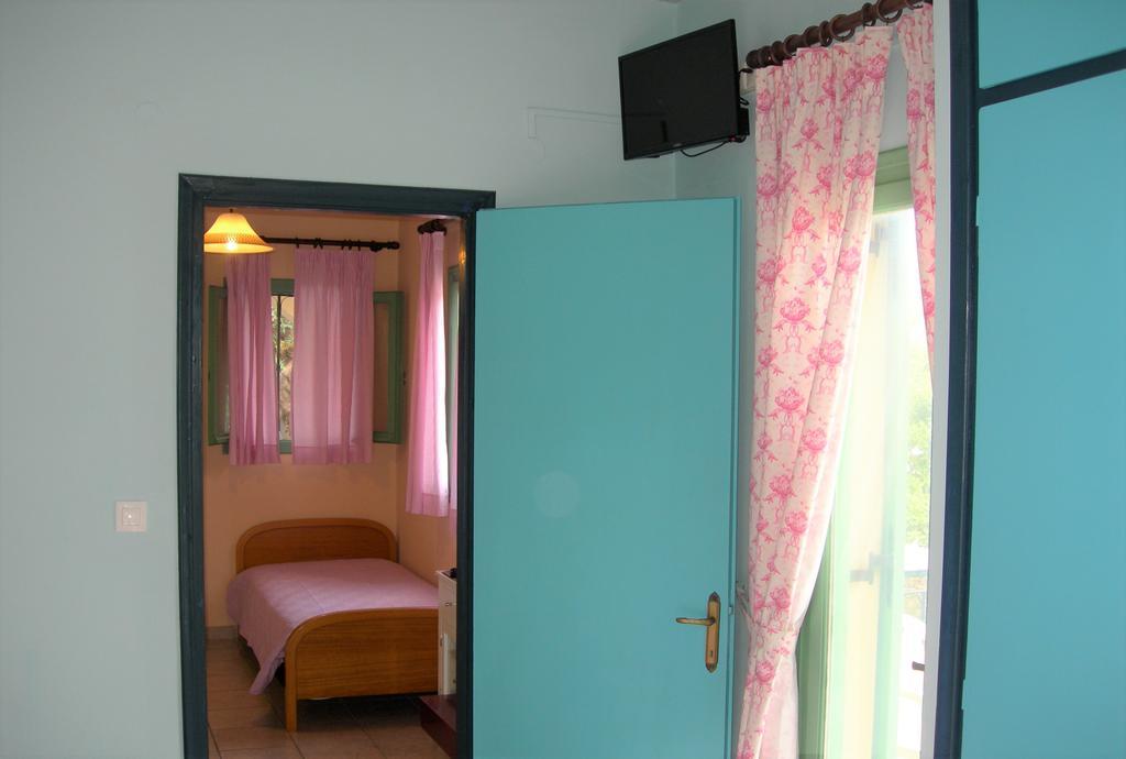 Villa Karmar Hotel Apartments 다시아 외부 사진